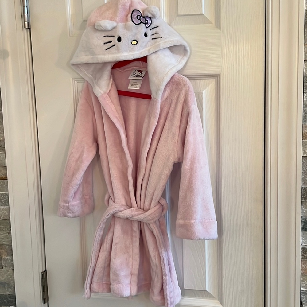 Hello Kitty Hooded Bath Robe 4/5